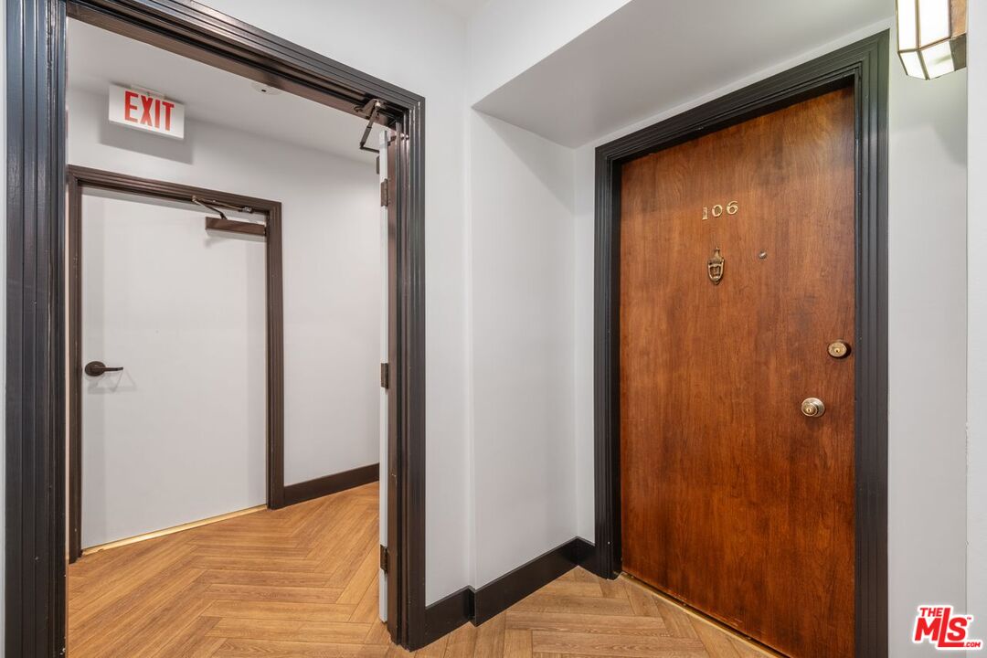 15248 Dickens St Unit: 106