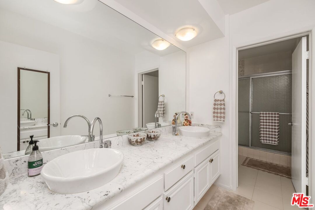 15248 Dickens St Unit: 106