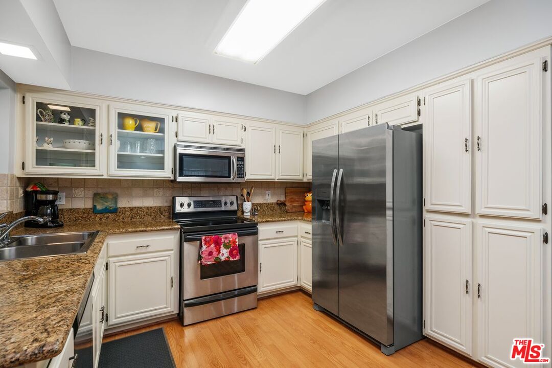 15248 Dickens St Unit: 106