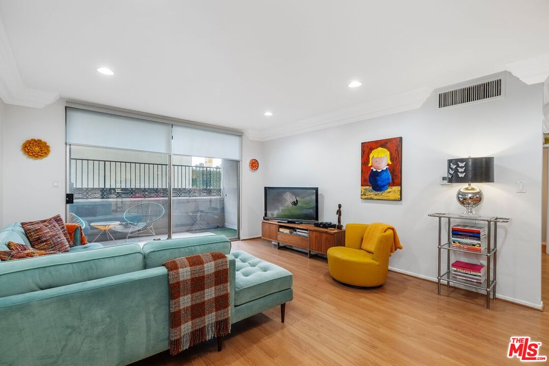 15248 Dickens St Unit: 106