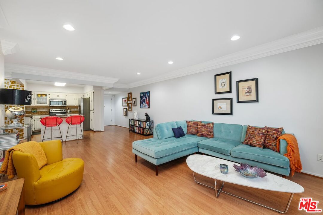 15248 Dickens St Unit: 106