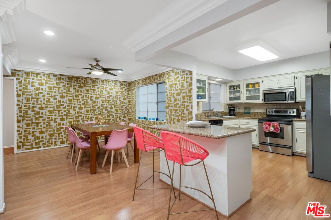 15248 Dickens St Unit: 106