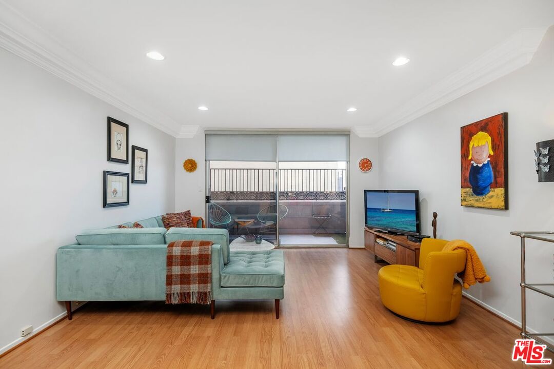 15248 Dickens St Unit: 106