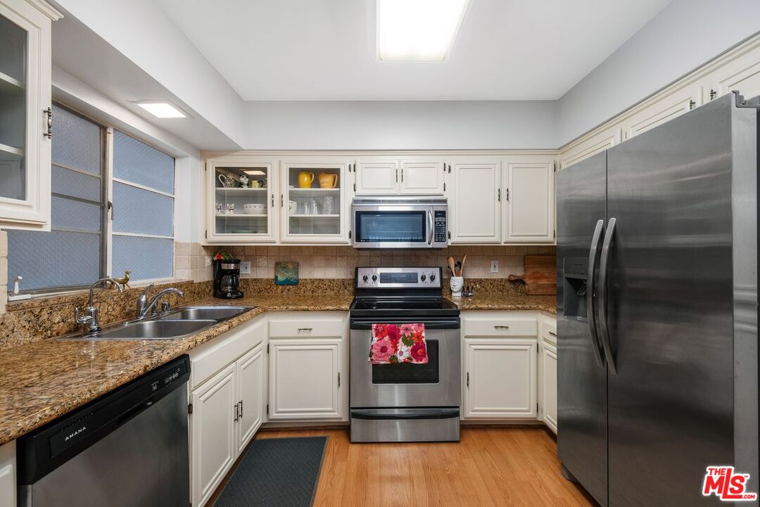 15248 Dickens St Unit: 106