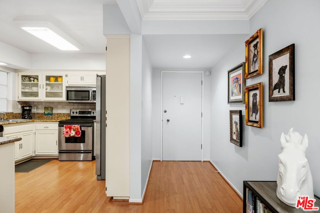 15248 Dickens St Unit: 106