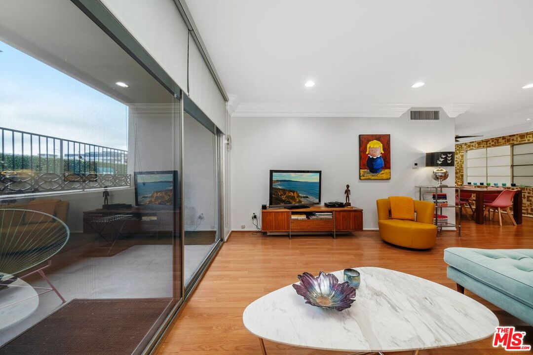 15248 Dickens St Unit: 106