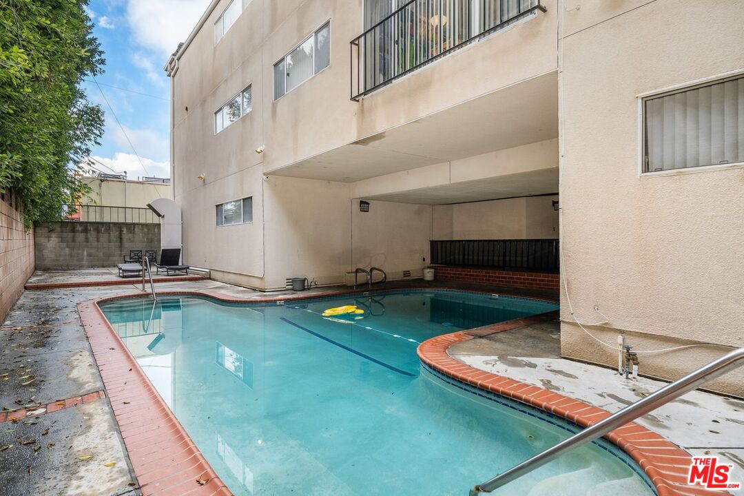 15248 Dickens St Unit: 106