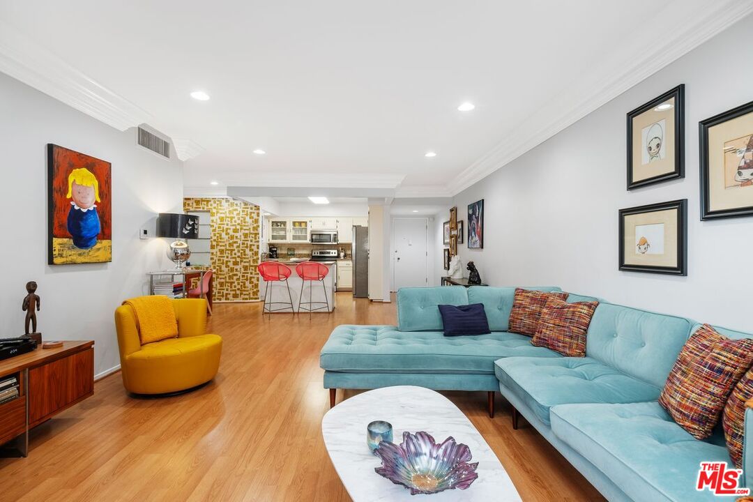 15248 Dickens St Unit: 106