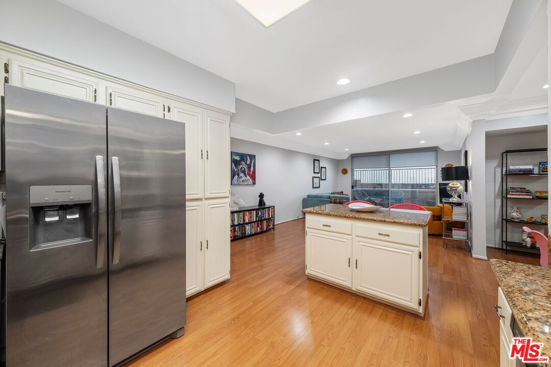 15248 Dickens St Unit: 106