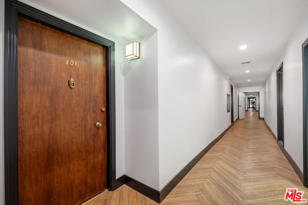 15248 Dickens St Unit: 106