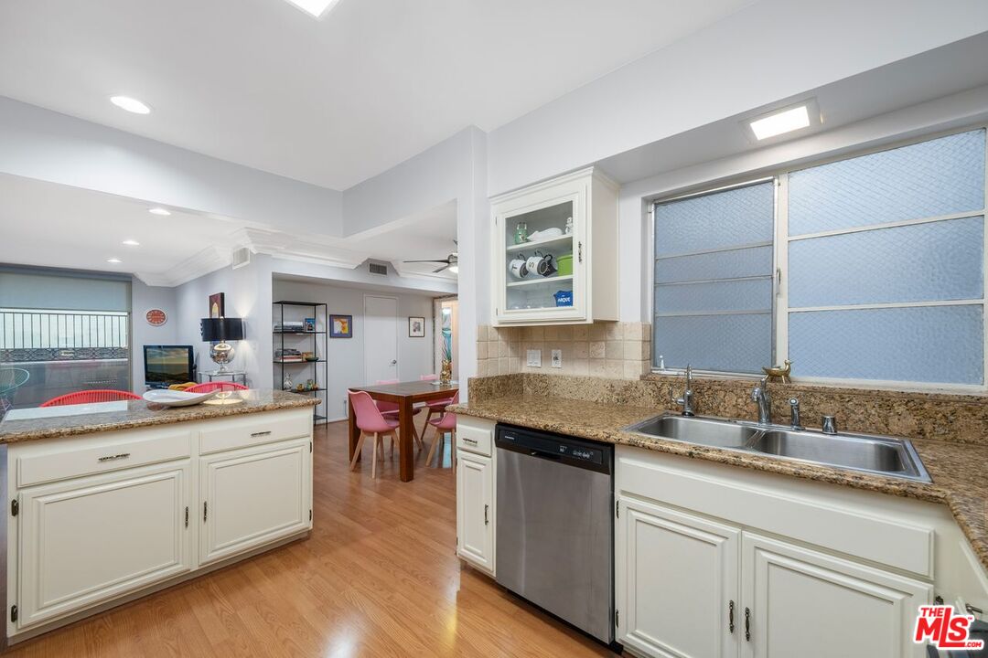 15248 Dickens St Unit: 106