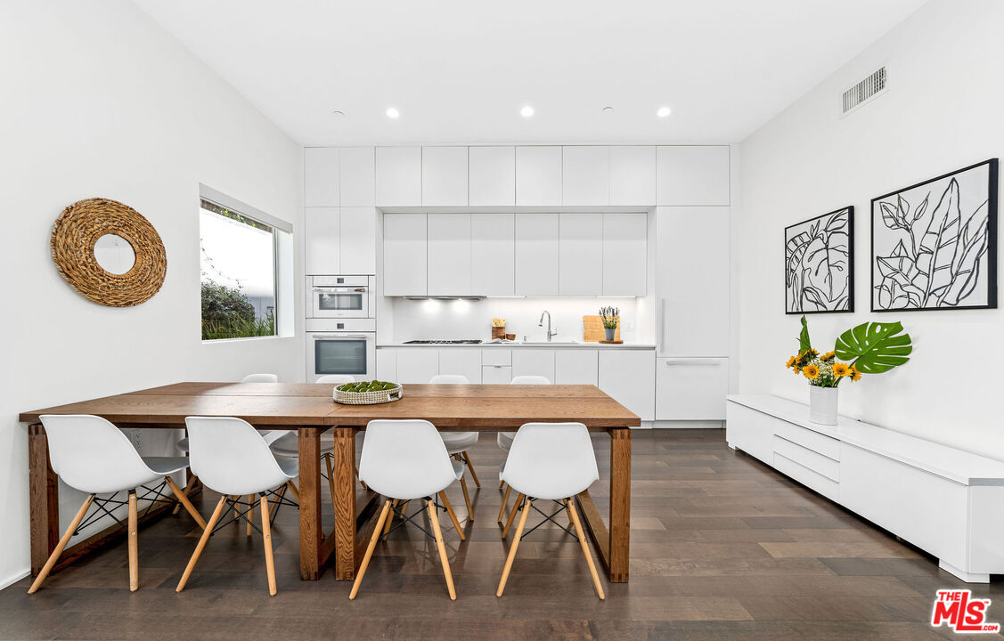 935 N San Vicente Blvd Unit: 3