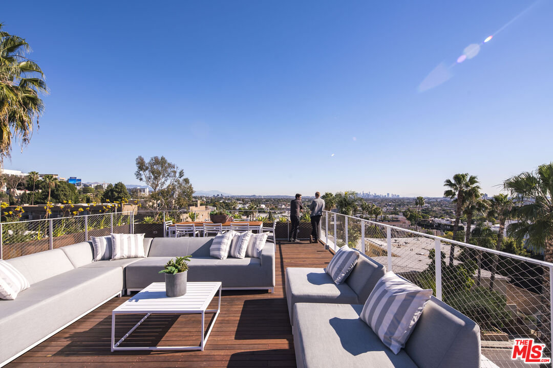 935 N San Vicente Blvd Unit: 4