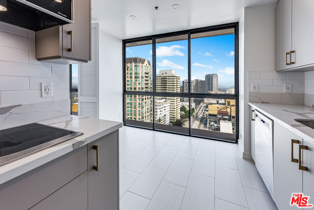 10750 Wilshire Blvd Unit: 1702