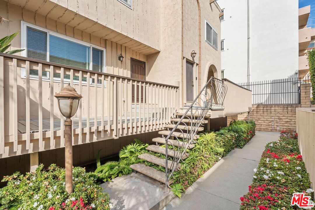 8025 Redlands St Unit: 17