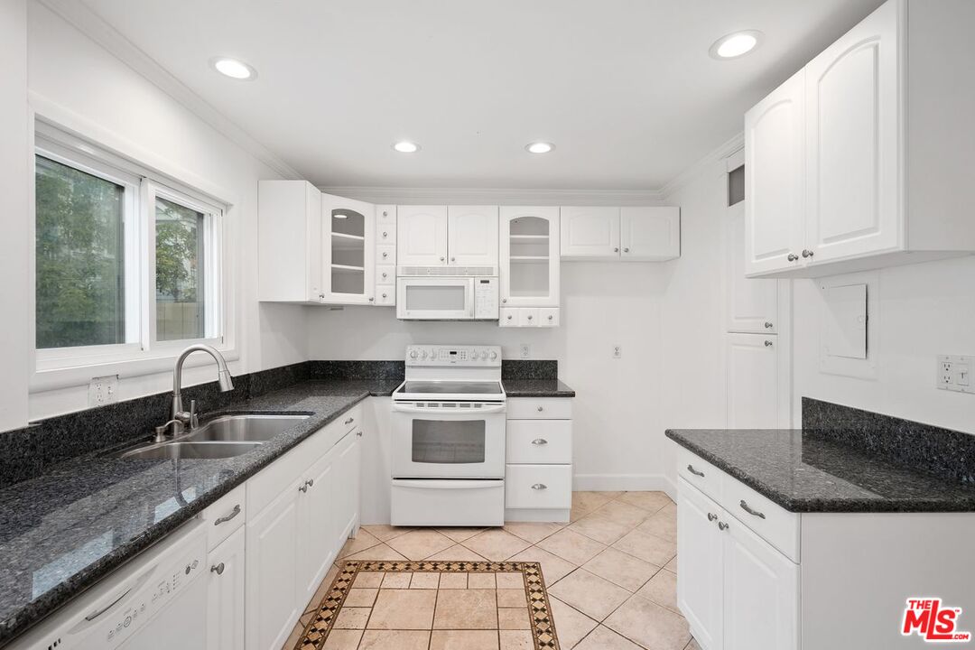 8025 Redlands St Unit: 17