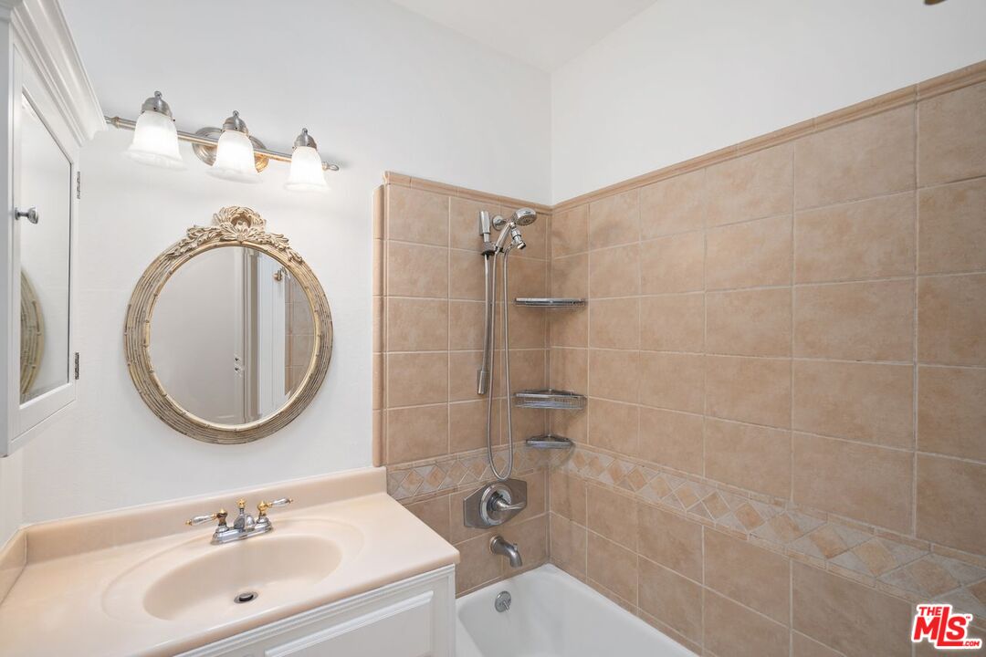 8025 Redlands St Unit: 17