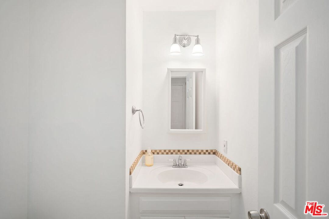 8025 Redlands St Unit: 17