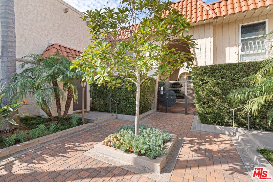 8025 Redlands St Unit: 17