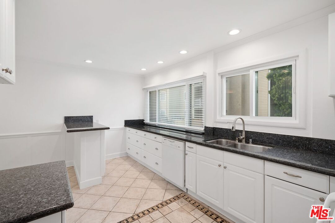 8025 Redlands St Unit: 17