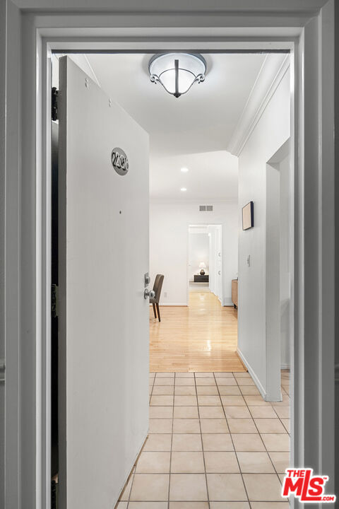 1250 N Kings Rd Unit: 208