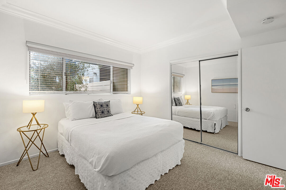 1250 N Kings Rd Unit: 208