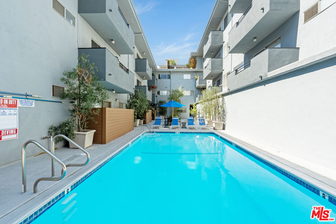 1250 N Kings Rd Unit: 208