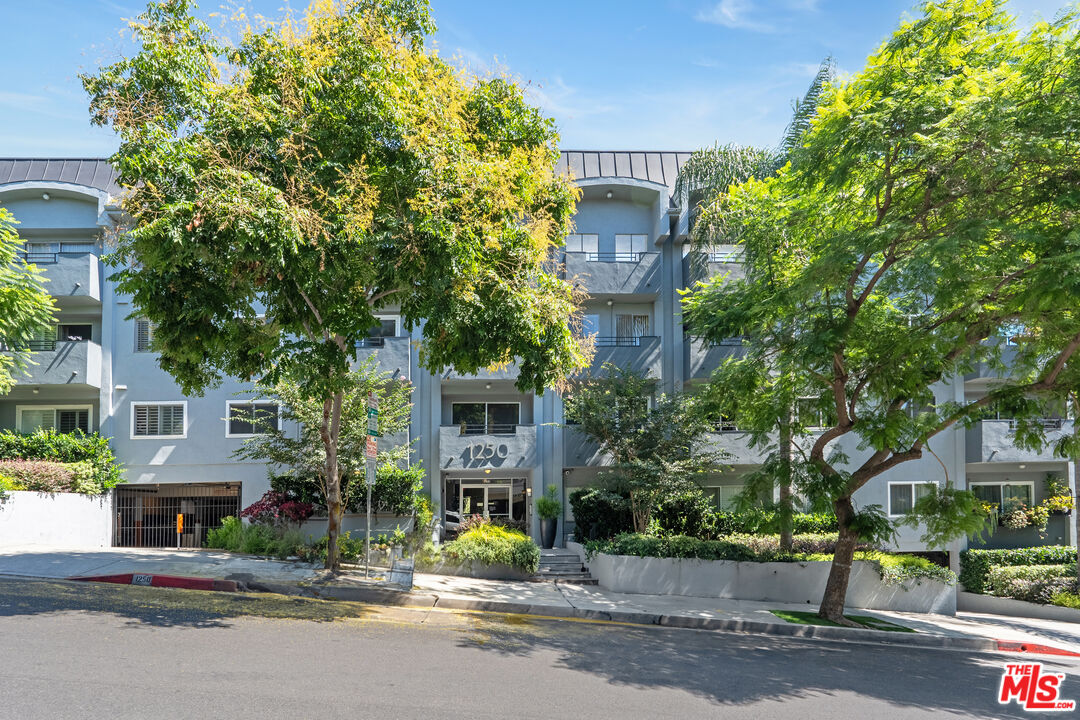 1250 N Kings Rd Unit: 208