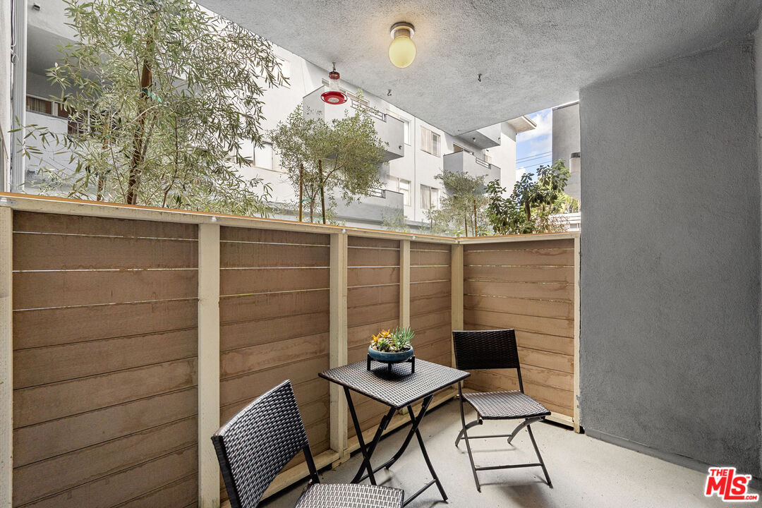 1250 N Kings Rd Unit: 208