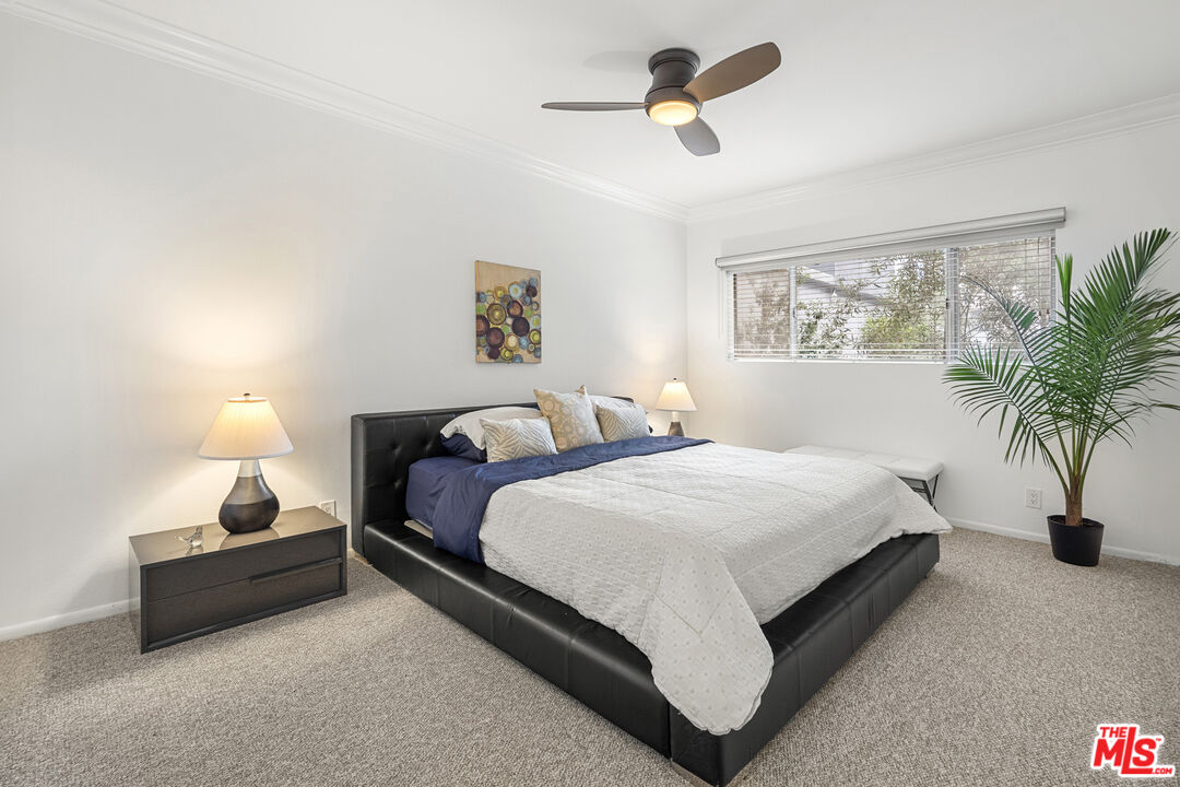 1250 N Kings Rd Unit: 208