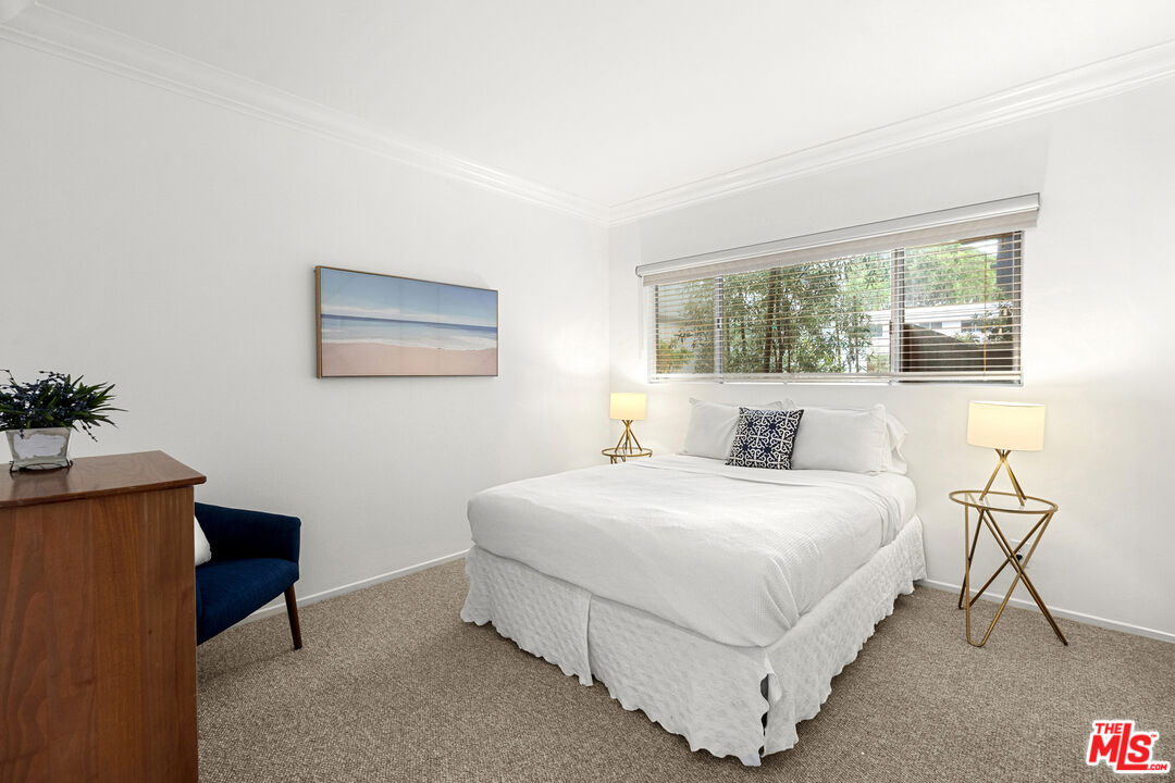 1250 N Kings Rd Unit: 208