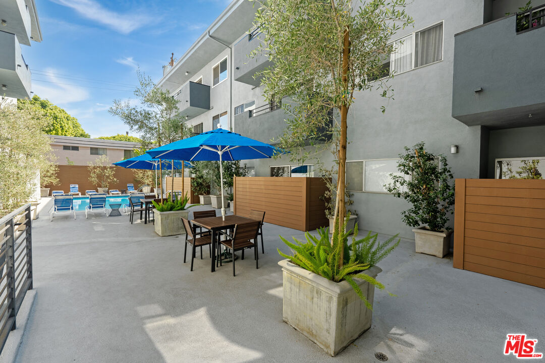 1250 N Kings Rd Unit: 208