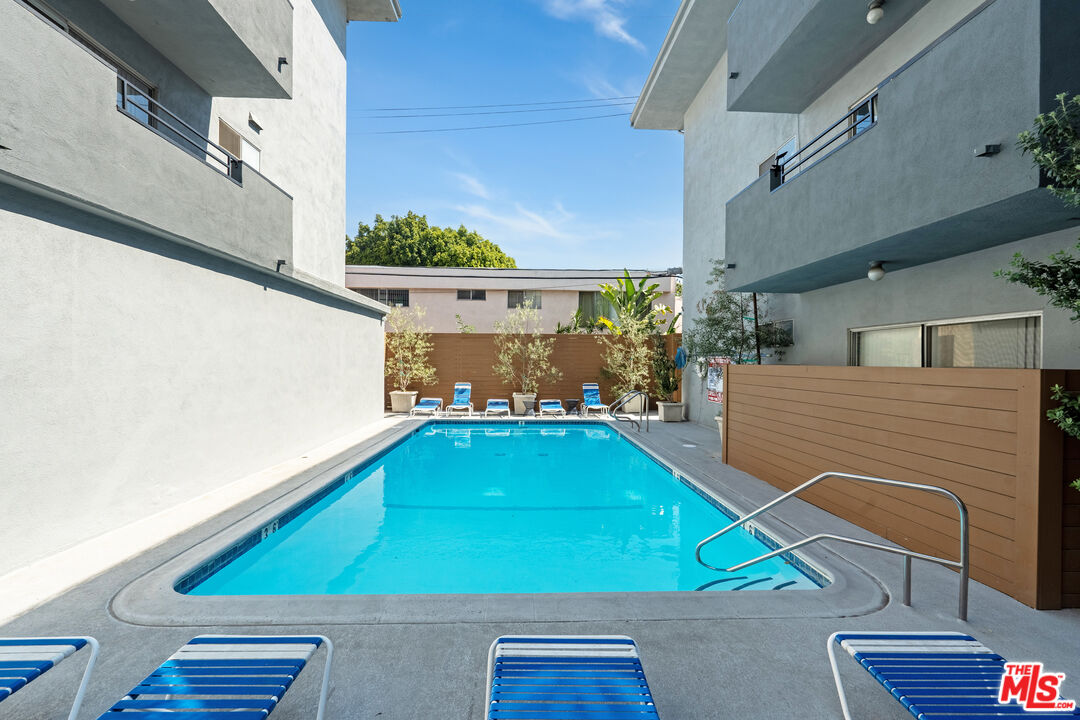 1250 N Kings Rd Unit: 208