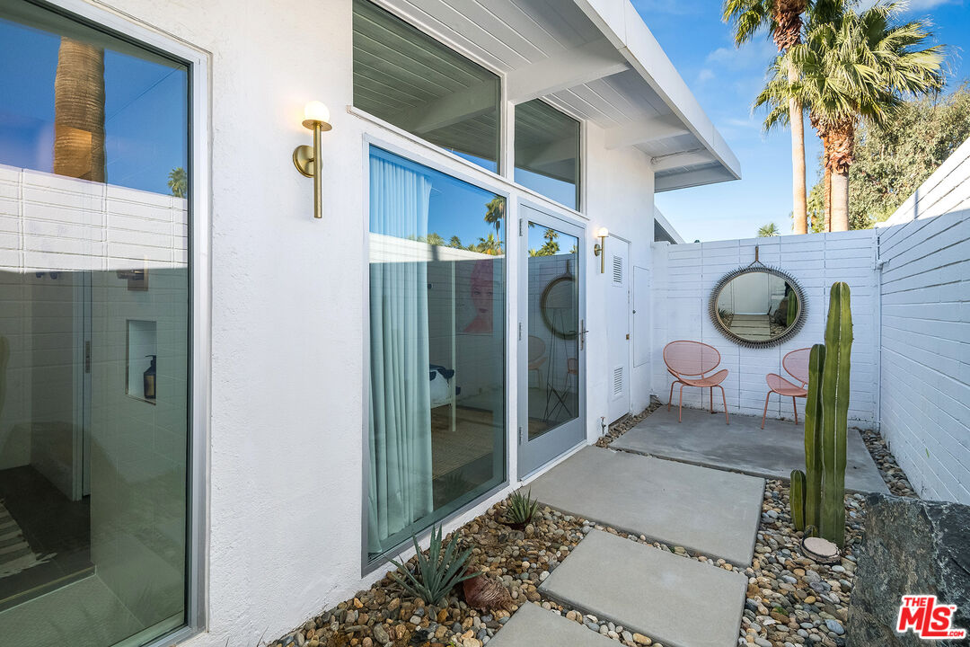 1177 N Vista Vespero