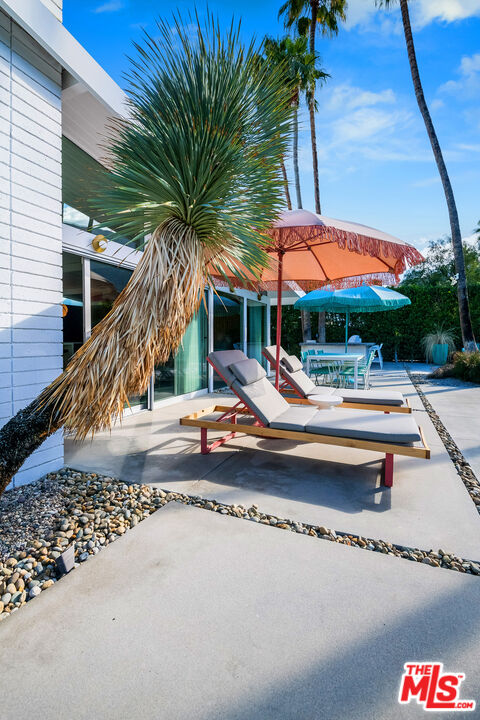 1177 N Vista Vespero