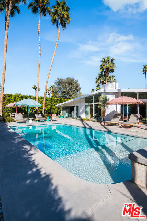 1177 N Vista Vespero