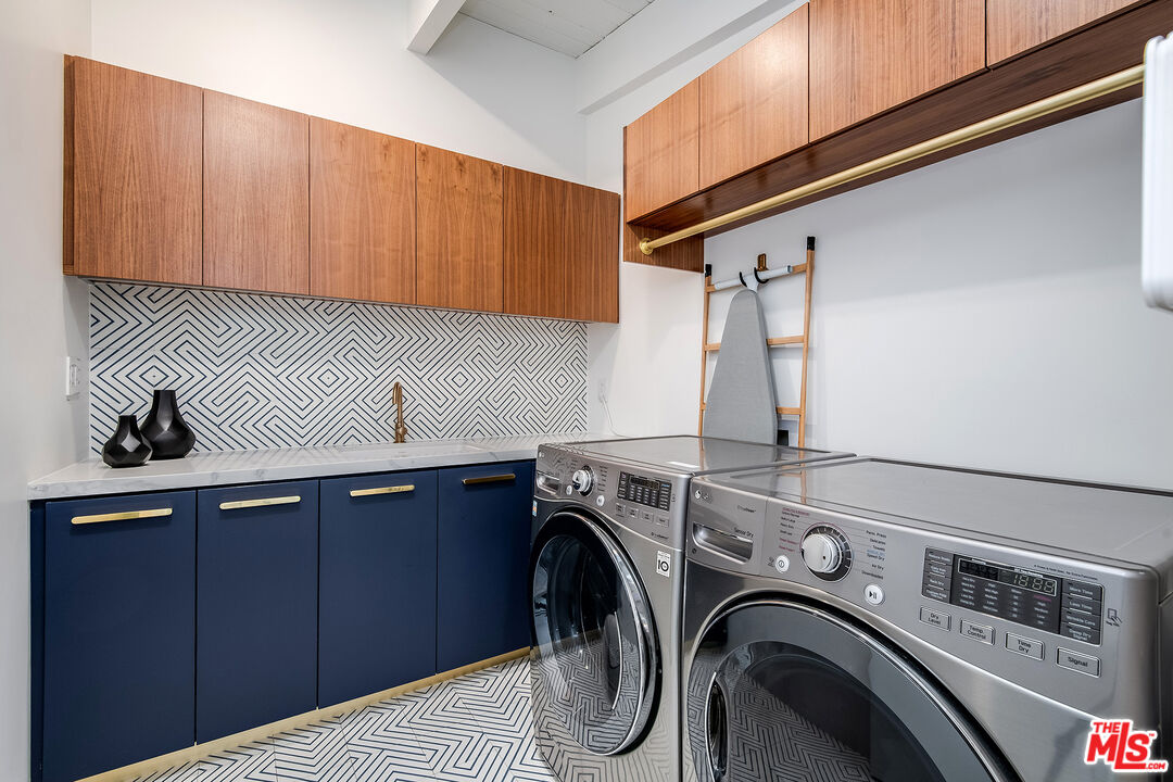 1177 N Vista Vespero