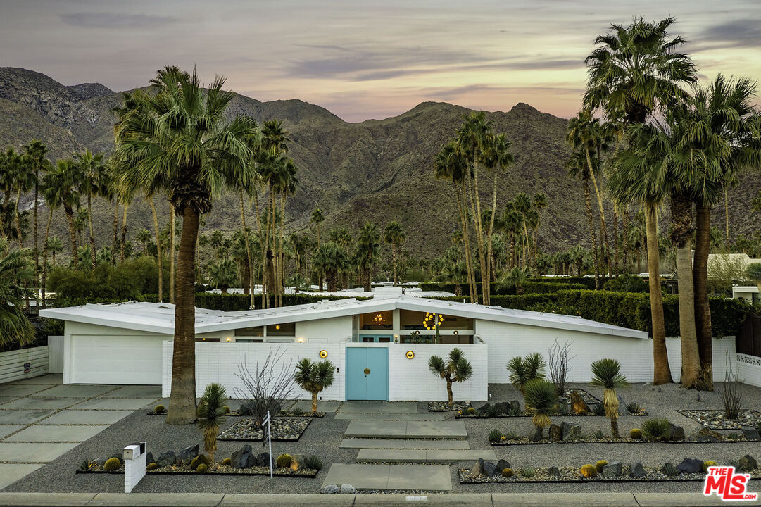 1177 N Vista Vespero