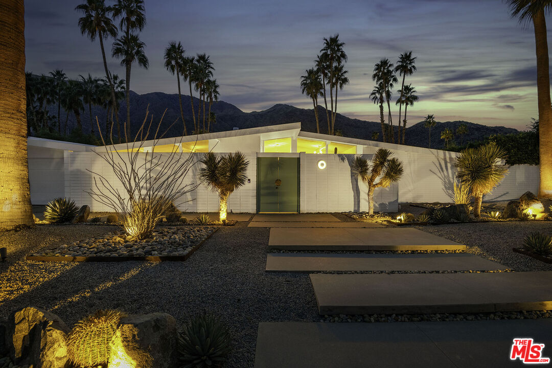 1177 N Vista Vespero