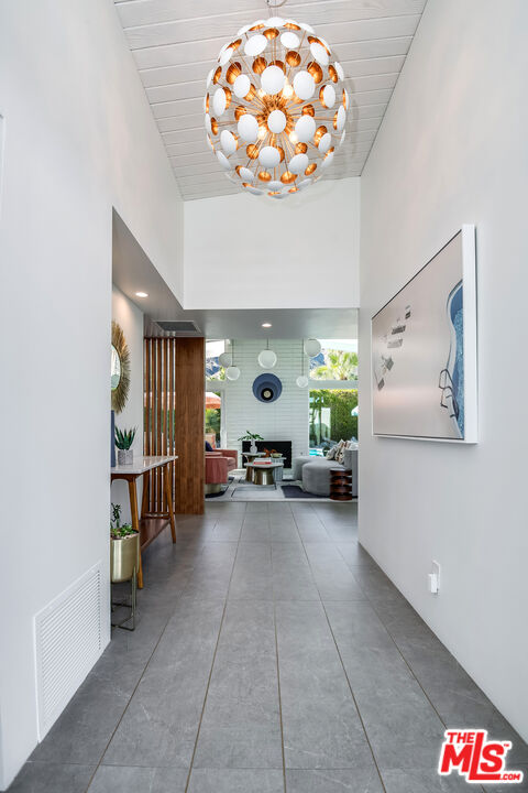 1177 N Vista Vespero