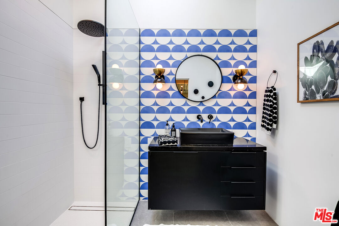 1177 N Vista Vespero