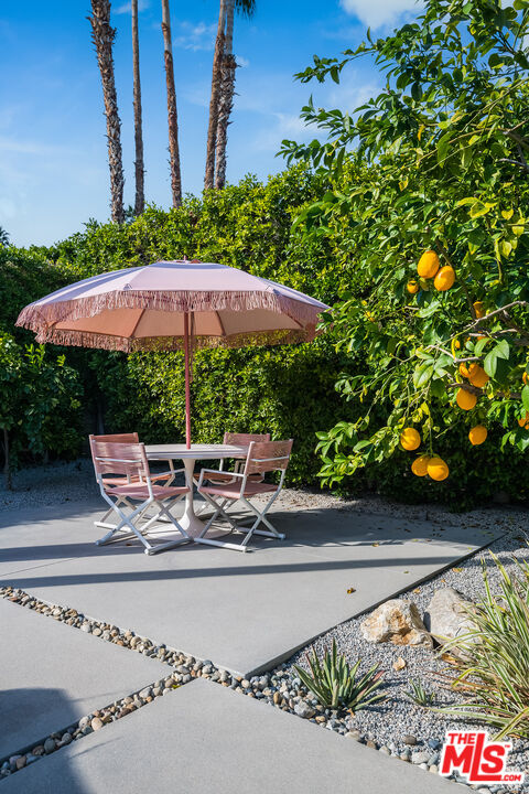 1177 N Vista Vespero