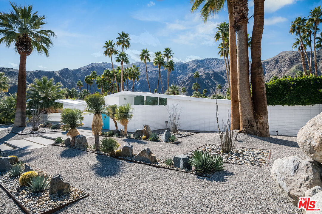 1177 N Vista Vespero