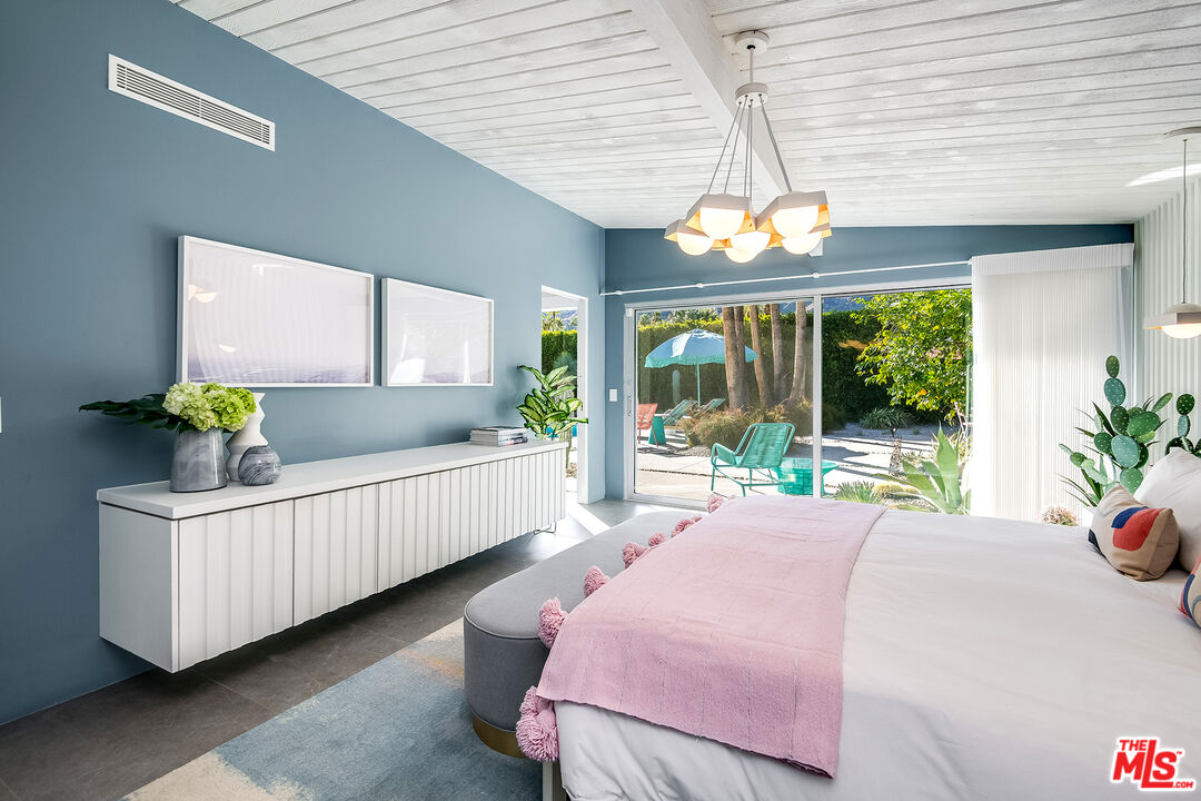 1177 N Vista Vespero