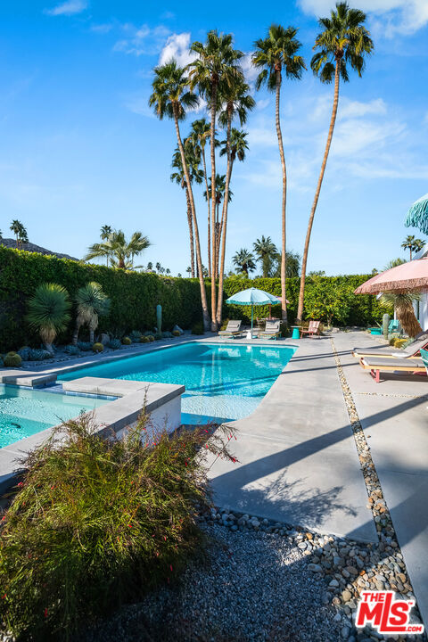 1177 N Vista Vespero