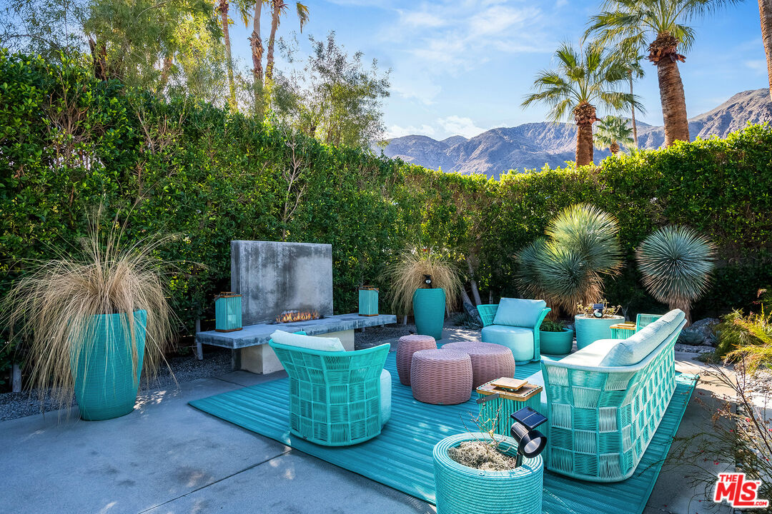 1177 N Vista Vespero