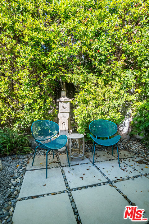 1177 N Vista Vespero