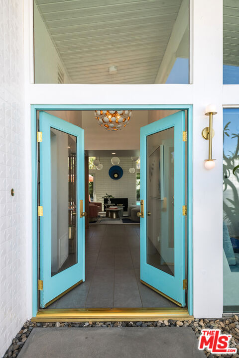 1177 N Vista Vespero