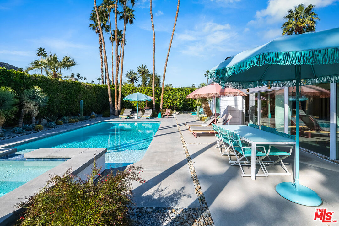 1177 N Vista Vespero