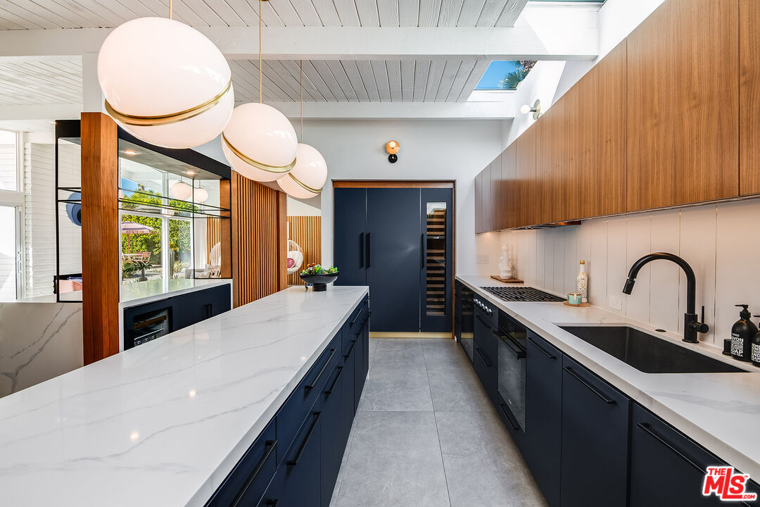 1177 N Vista Vespero